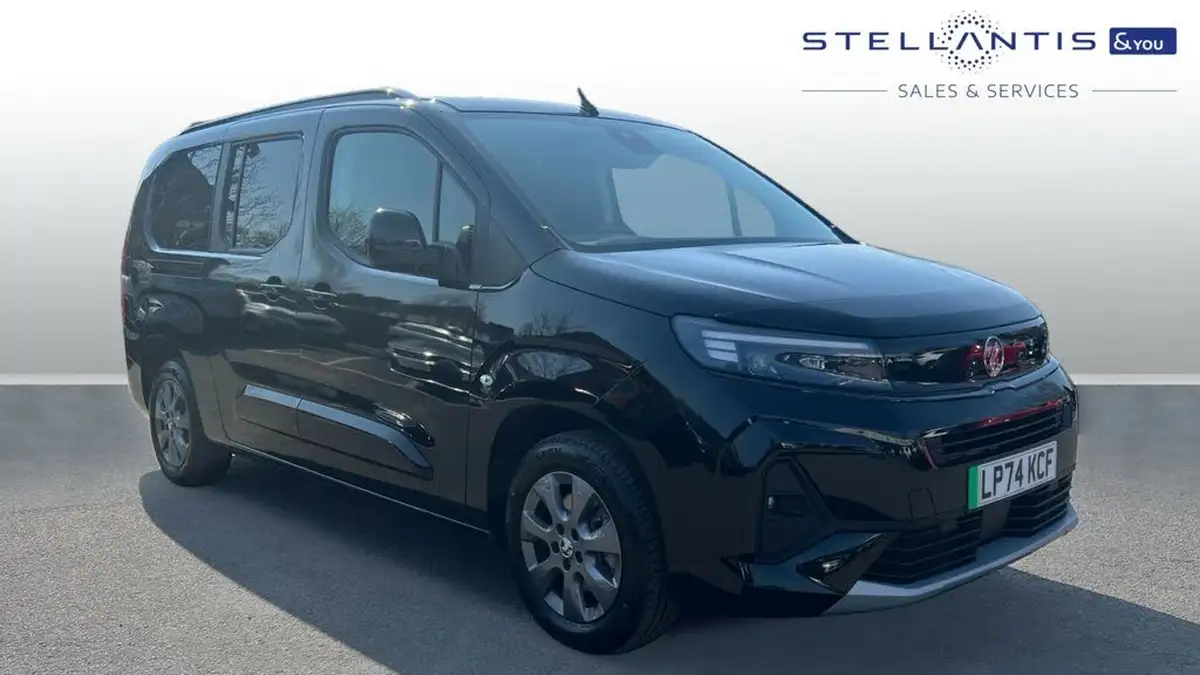 2024-vauxhall-combo-life-e-ultimate-xl-7st-big-0