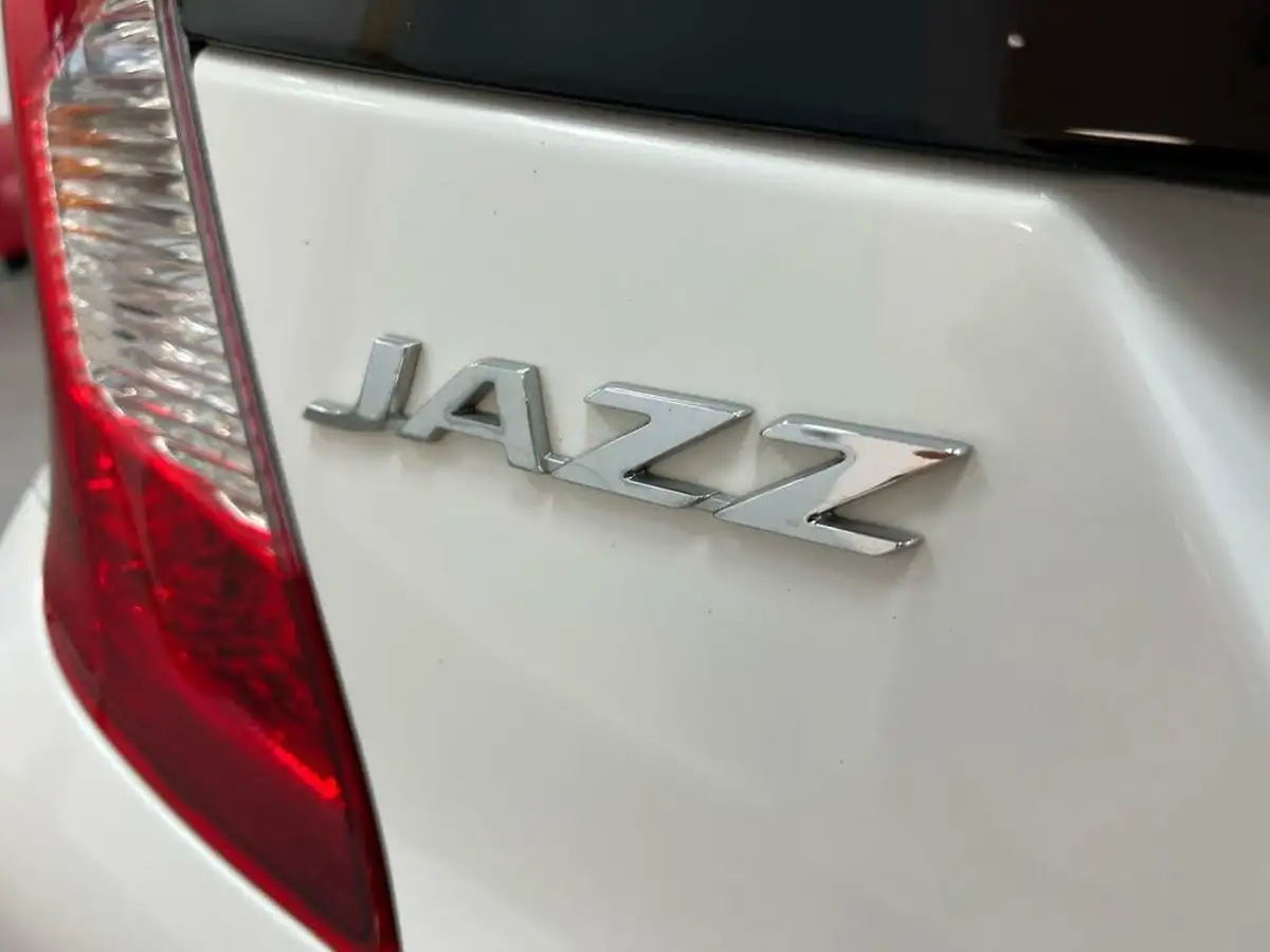 2019-honda-jazz-15-i-vtec-sport-navi-cvt-big-36