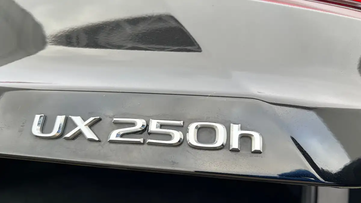 2023-lexus-ux-250h-20-f-sport-design-big-42