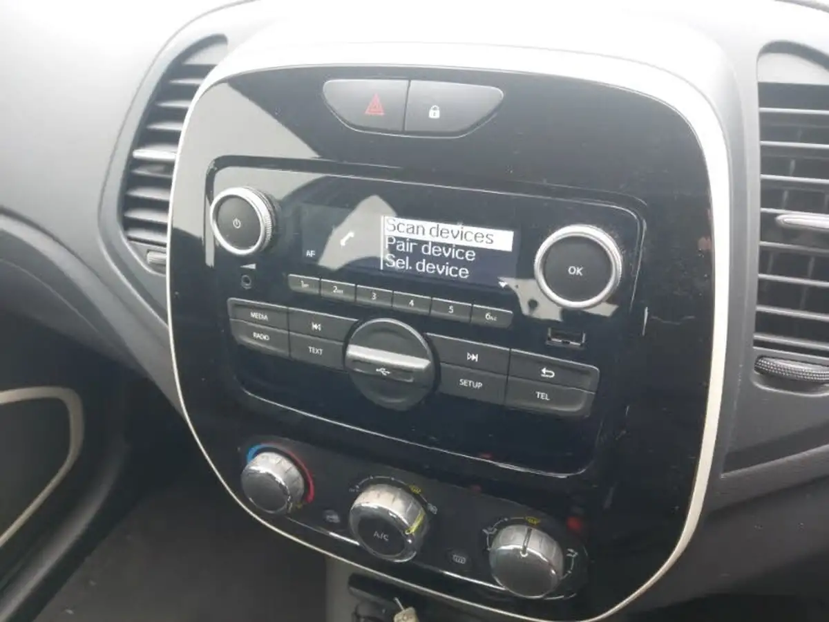 2019-renault-captur-09-tce-play-big-18