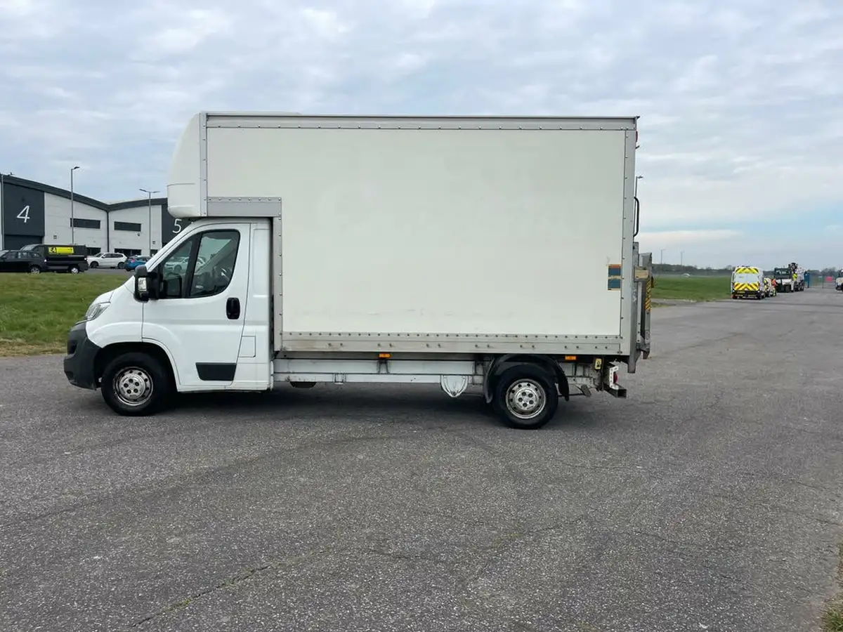 2015-citroen-relay-22td-35-l3-130-luton-big-54