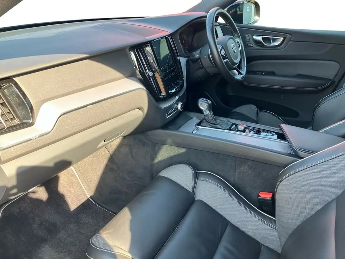 2019-volvo-xc60-20-t5-r-design-awd-big-5