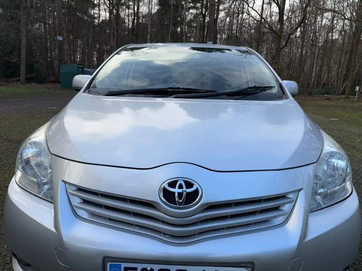 2012-toyota-verso-20td-tr-big-11