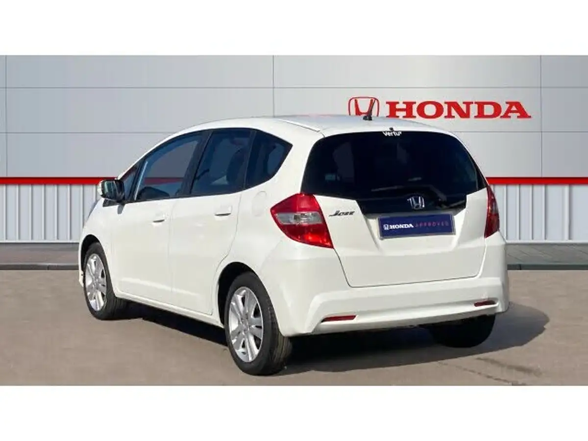 2015-honda-jazz-14-es-plus-big-2