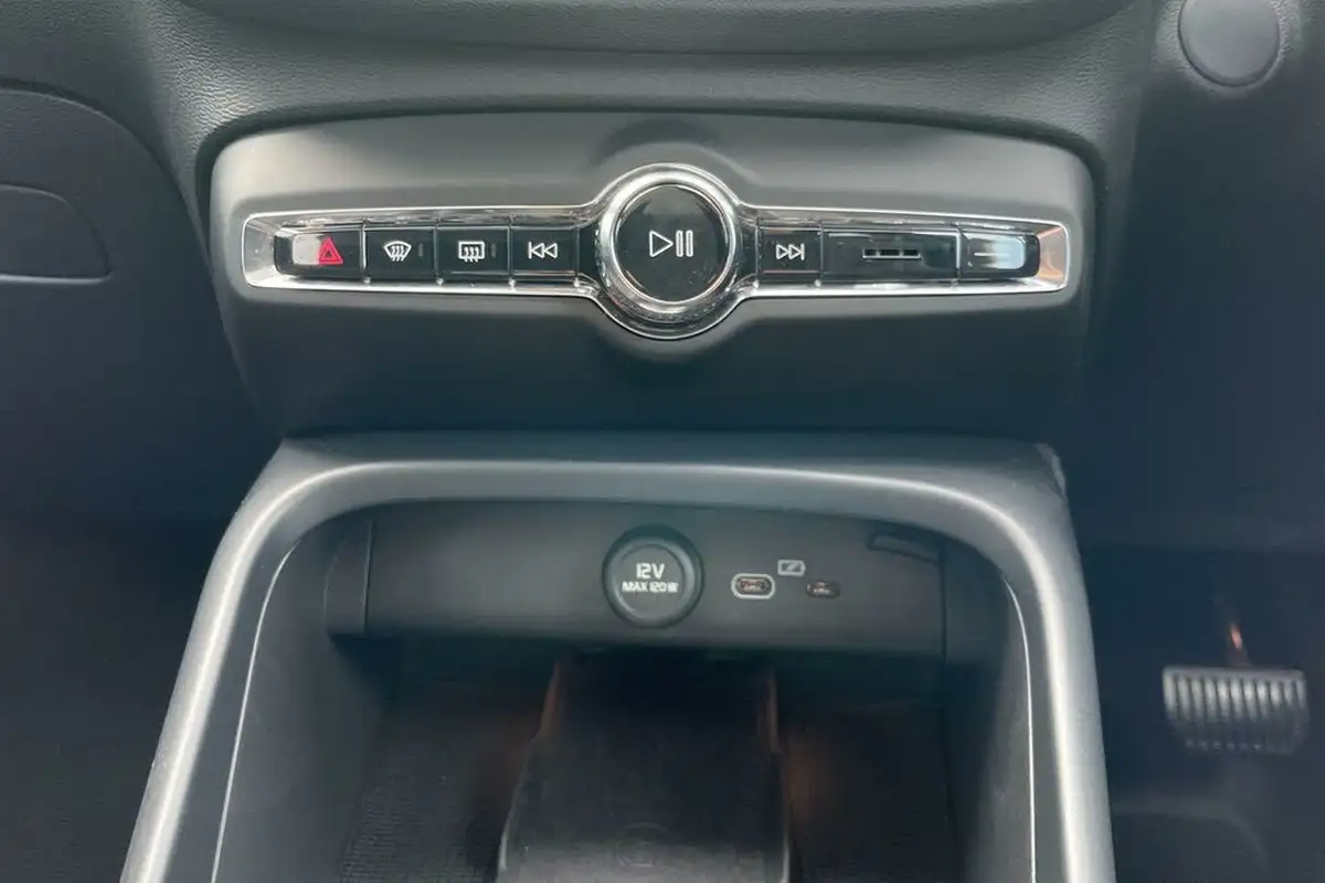 2022-volvo-c40-e-twin-recharge-pro-big-41