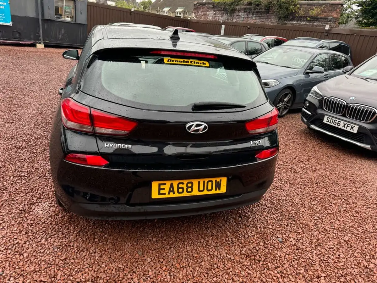 2018-hyundai-i30-10-t-gdi-se-nav-hatchback-big-6