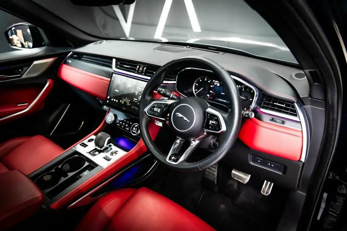 2022-jaguar-f-pace-20-d200-r-dynamic-black-big-8