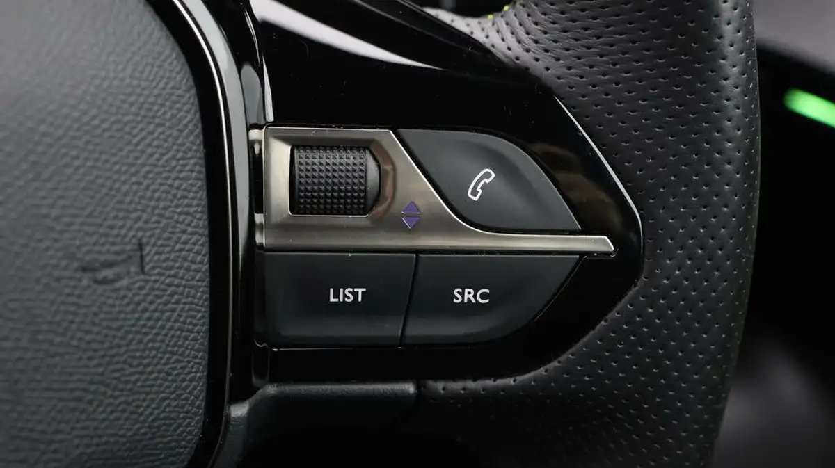 2021-peugeot-2008-suv-e-gt-big-21