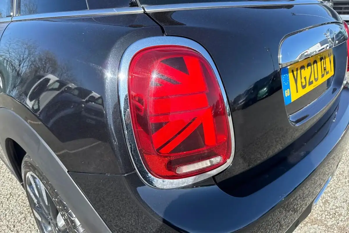 2020-mini-cooper-15-cooper-exclusive-hatchback-5d-auto-big-30