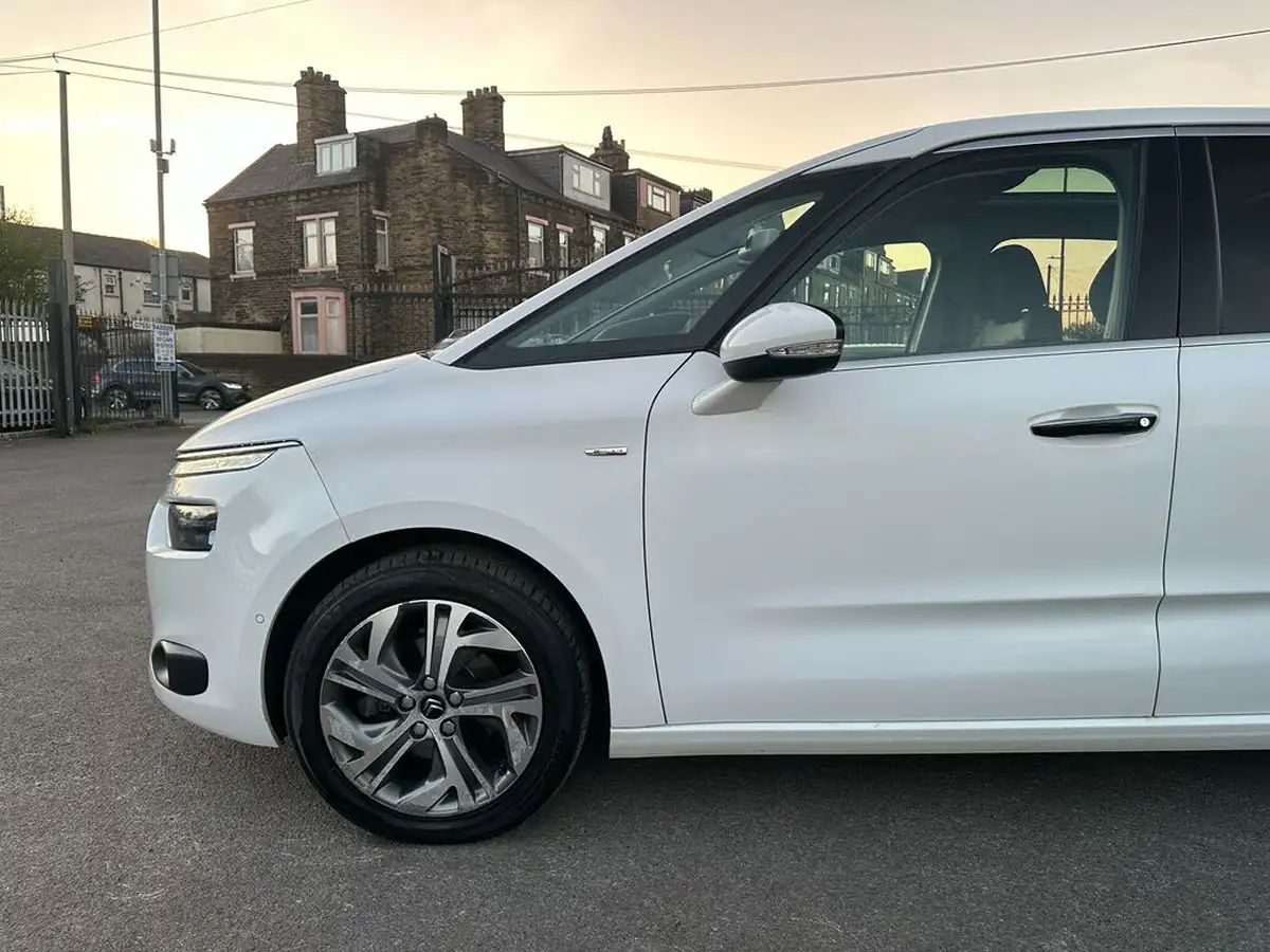 2014-citroen-c4-picasso-16e-hdi-exclusive-big-23