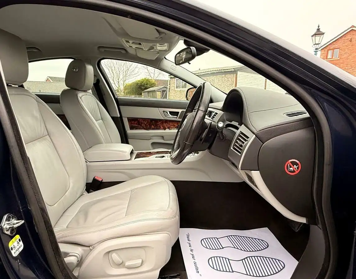 2010-jaguar-xf-30-luxury-big-15