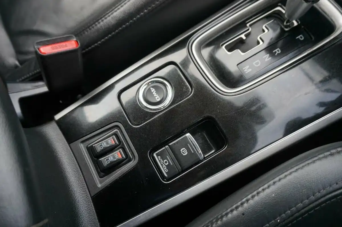 2019-mitsubishi-outlander-20-exceed-big-22