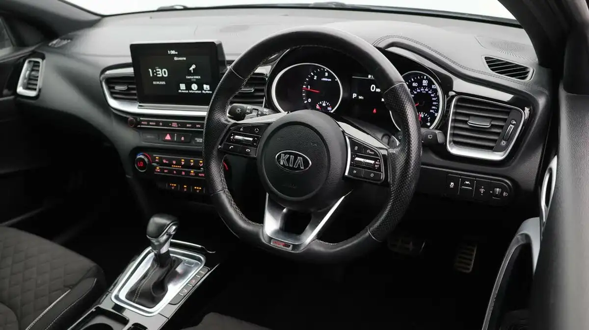 2019-kia-pro-ceed-16crdi-gt-line-station-wagon-5d-dct-big-9