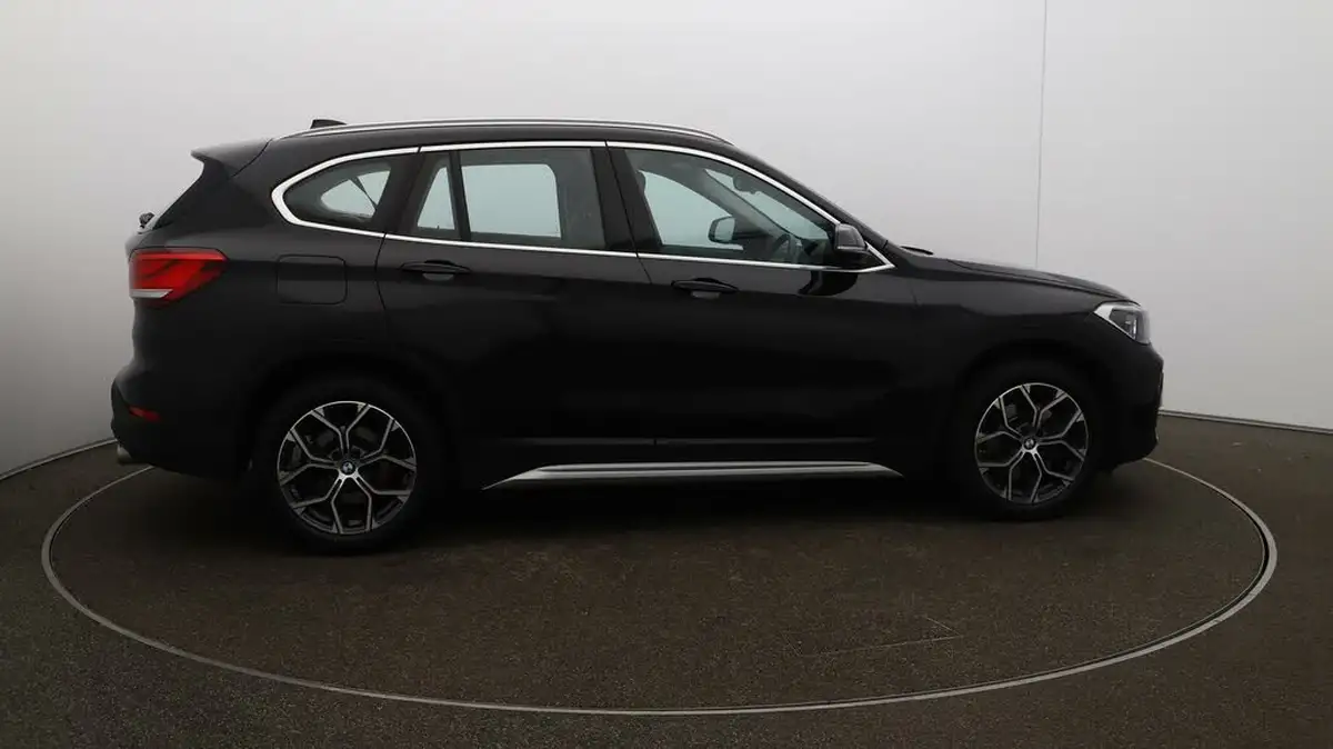 2021-bmw-x1-20-sdrive20i-xline-big-42