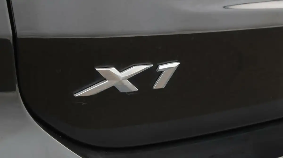 2021-bmw-x1-20-sdrive20i-xline-big-20