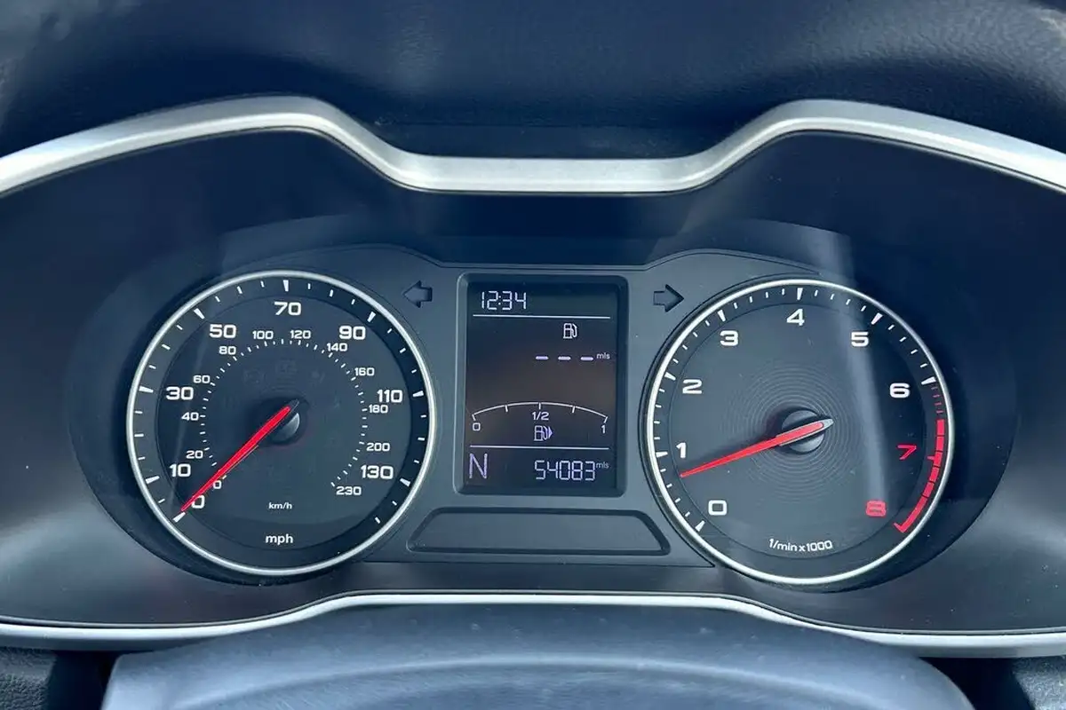 2018-mg-zs-suv-15-vti-tech-exclusive-big-13