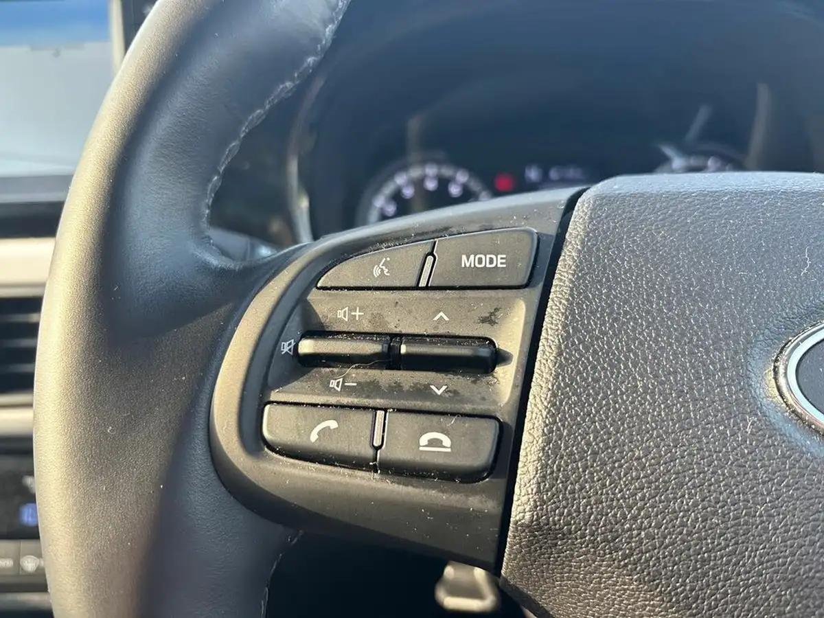 2022-hyundai-i10-12-premium-auto-big-15
