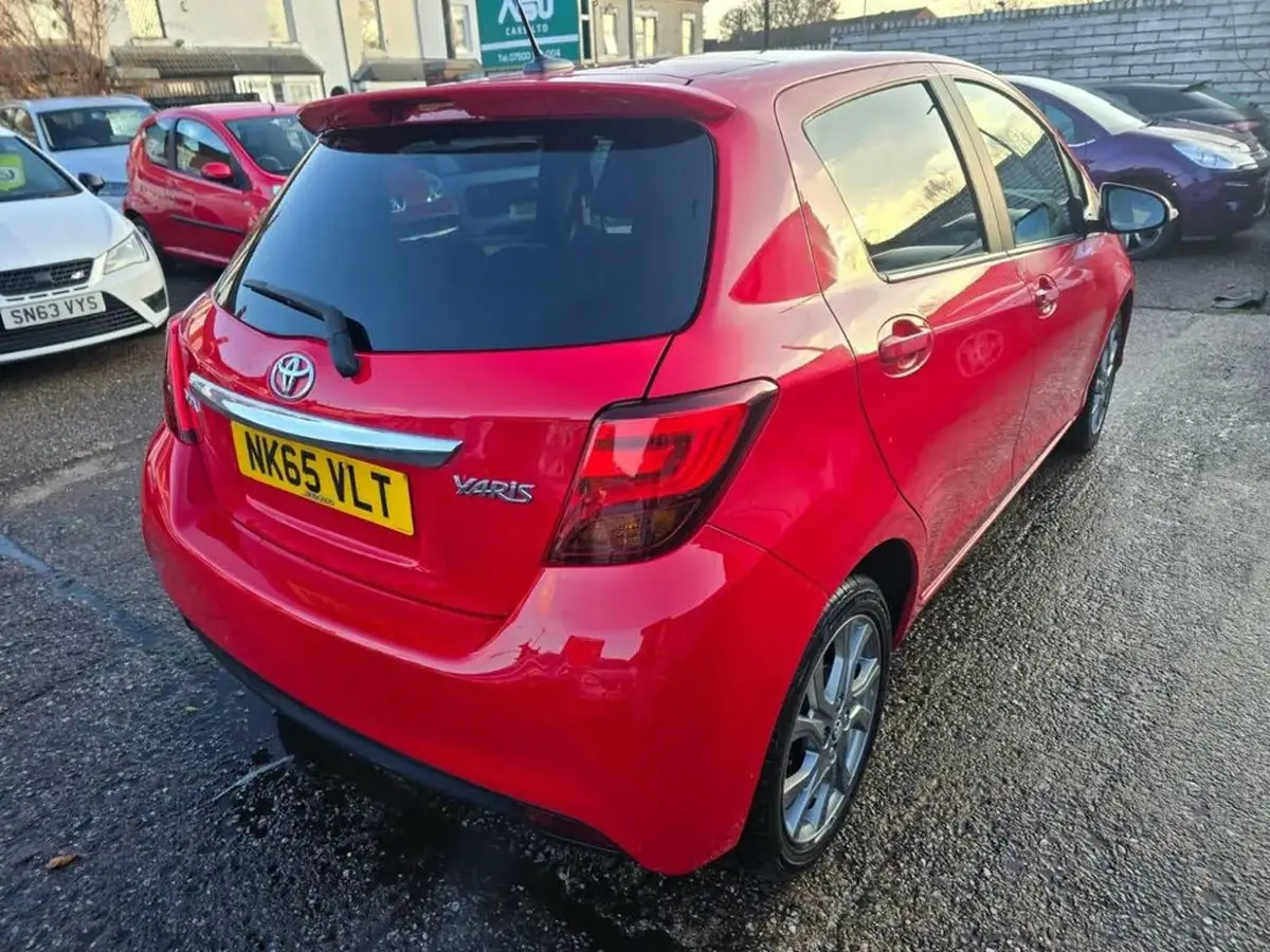 2015-toyota-yaris-133-excel-big-2