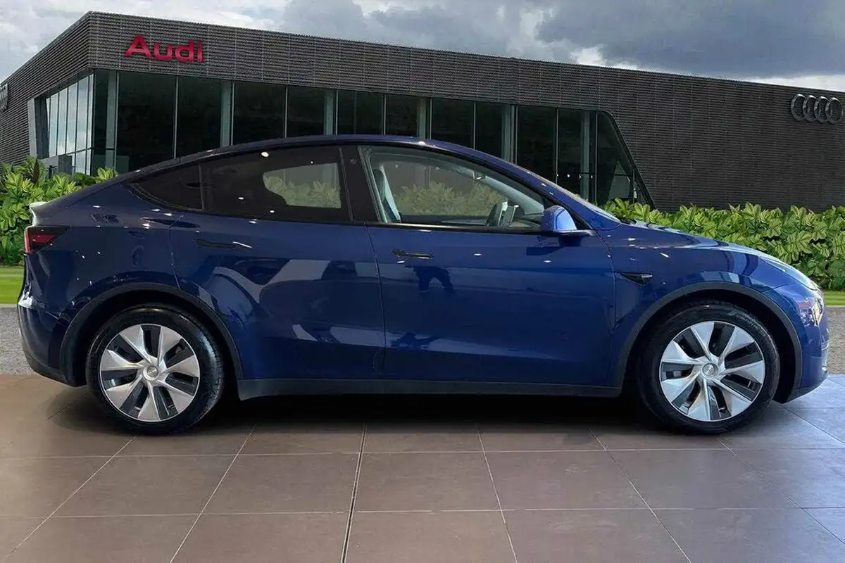 2022-tesla-model-y-e-long-range-big-3