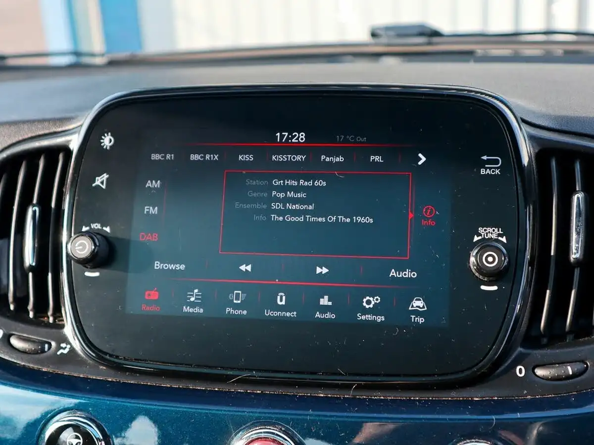 2020-fiat-500-10-lounge-big-5