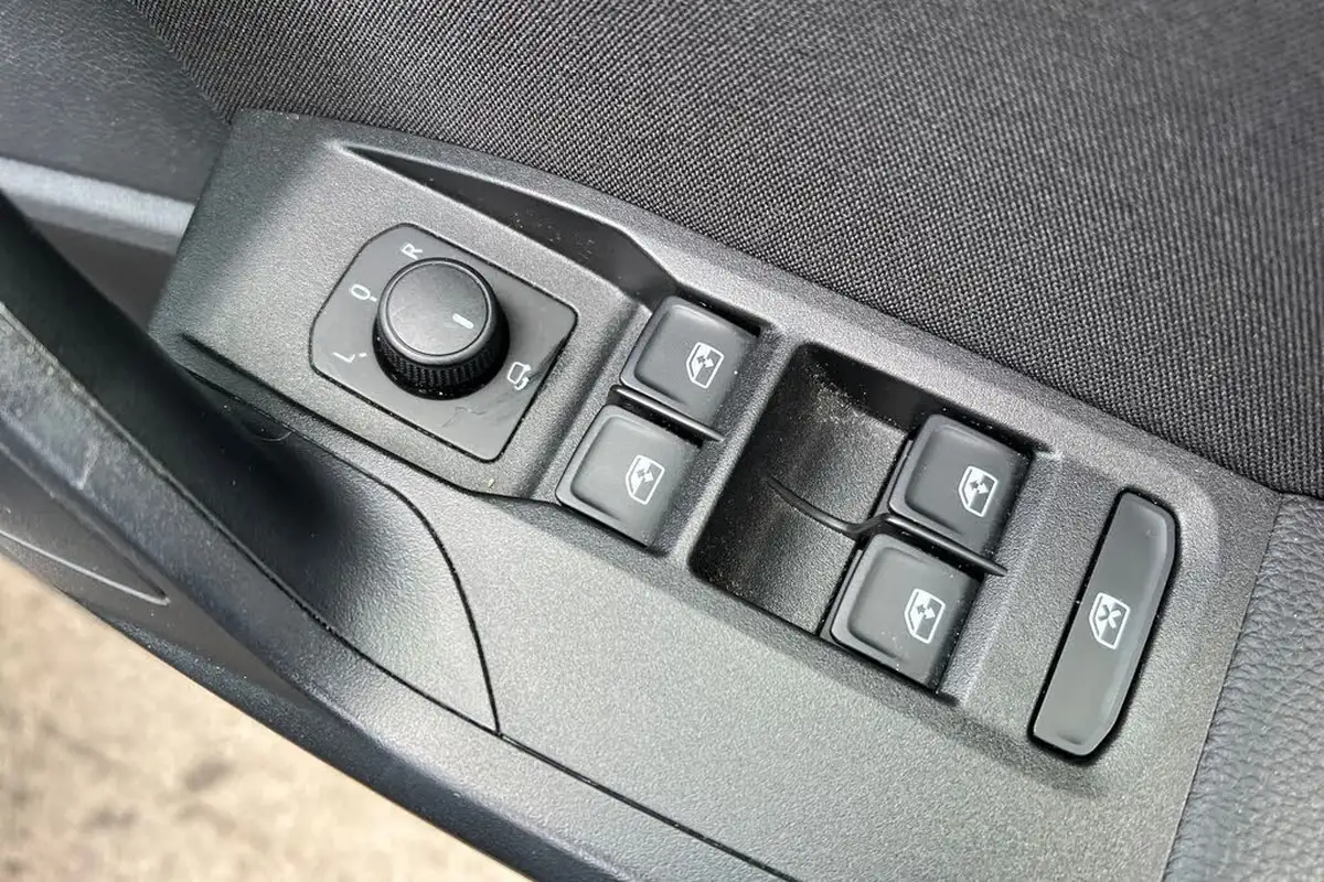 2023-seat-arona-10-tsi-fr-dsg-big-18