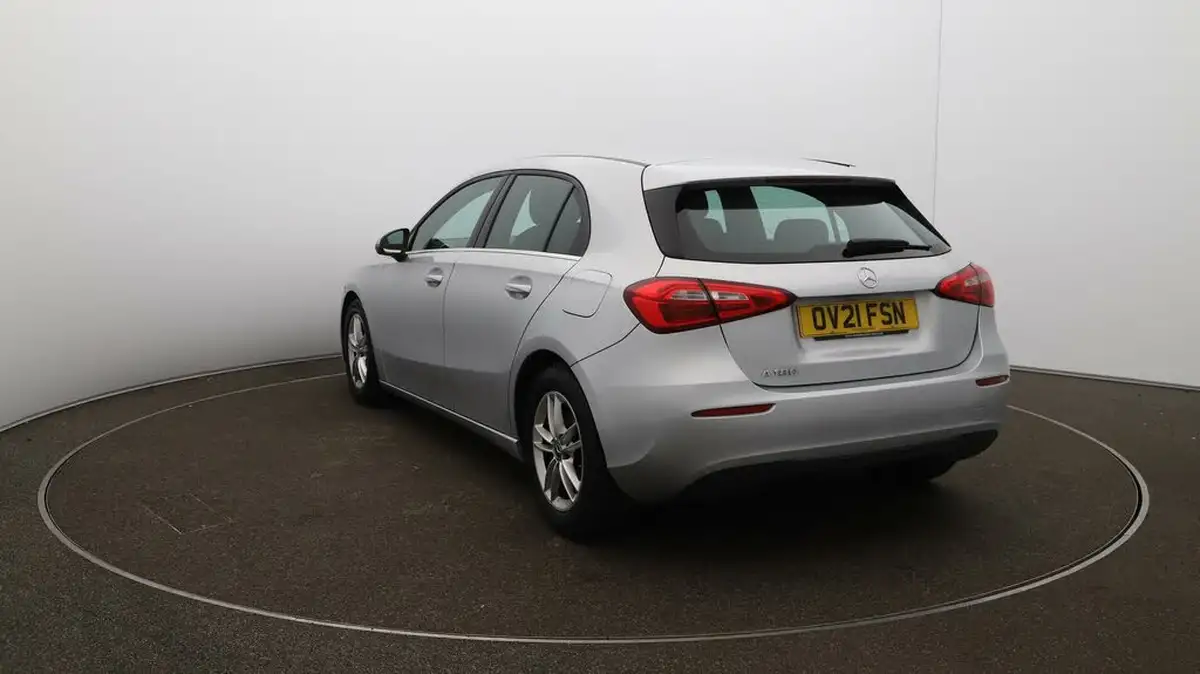 2021-mercedes-benz-a-class-13-a180-se-big-51