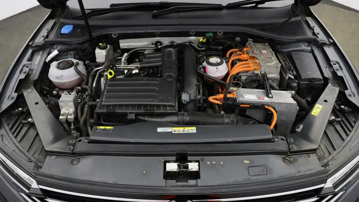 2021-volkswagen-passat-14-tsi-gte-estate-5d-big-18