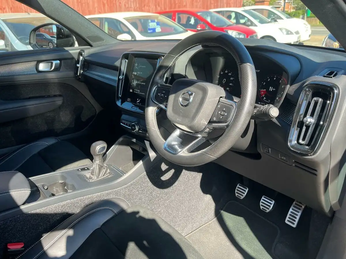 2021-volvo-xc40-15-t3-r-design-161bhp-big-21