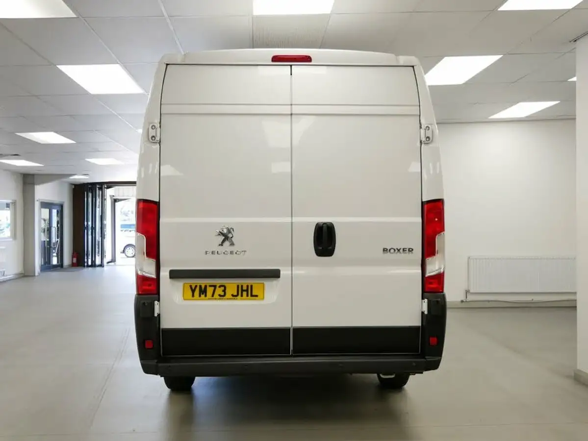 2023-peugeot-boxer-22-bluehdi-professional-premium-435-l4h2-big-10