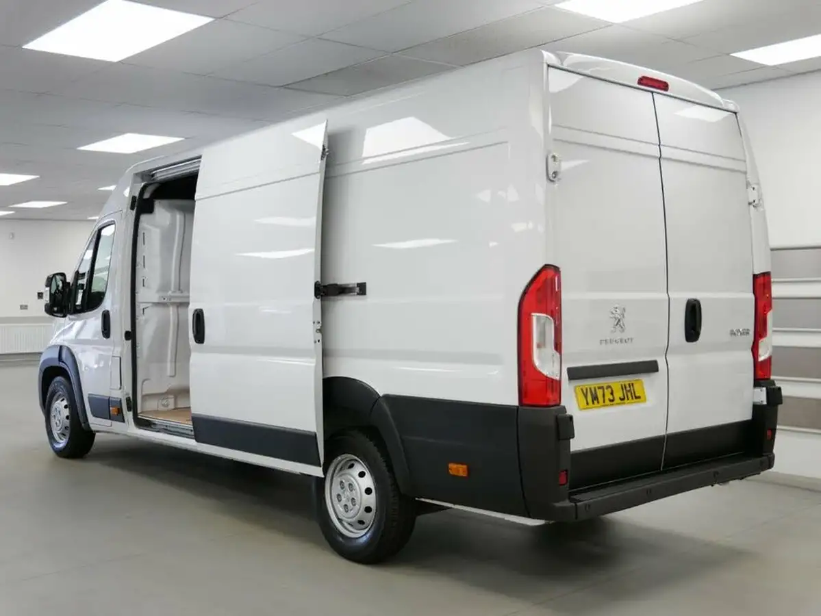 2023-peugeot-boxer-22-bluehdi-professional-premium-435-l4h2-big-13