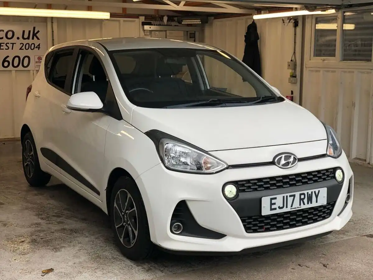 2017-hyundai-i10-10-premium-big-3