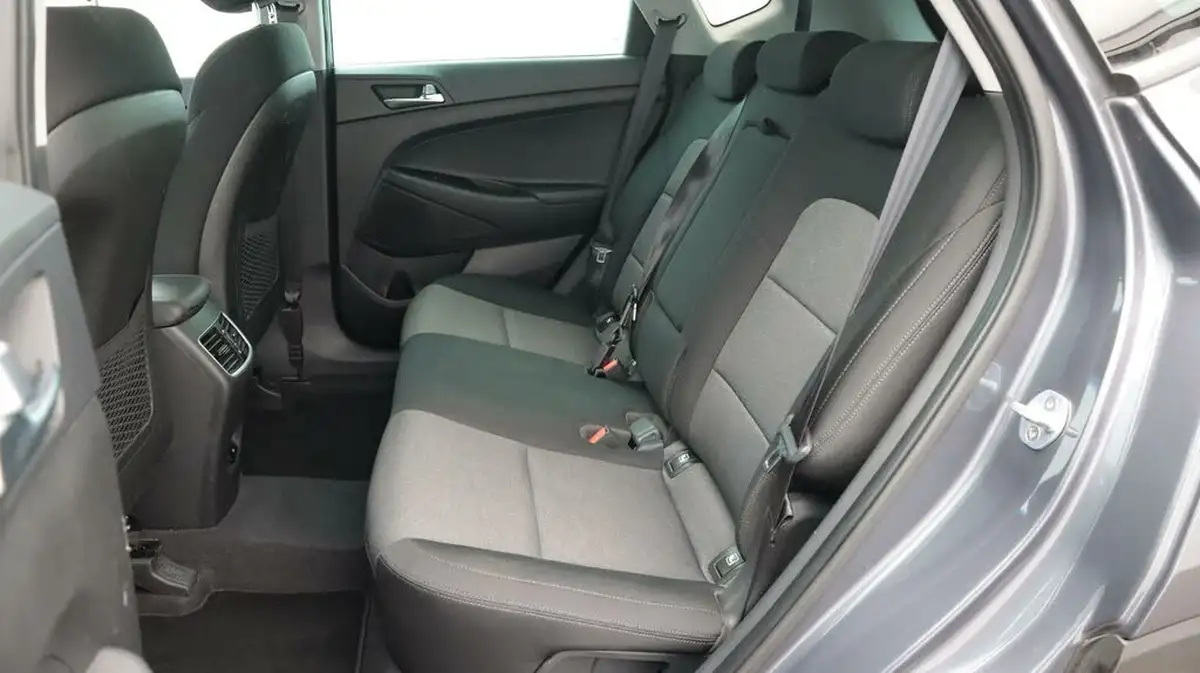 2019-hyundai-tucson-16-gdi-se-nav-big-16
