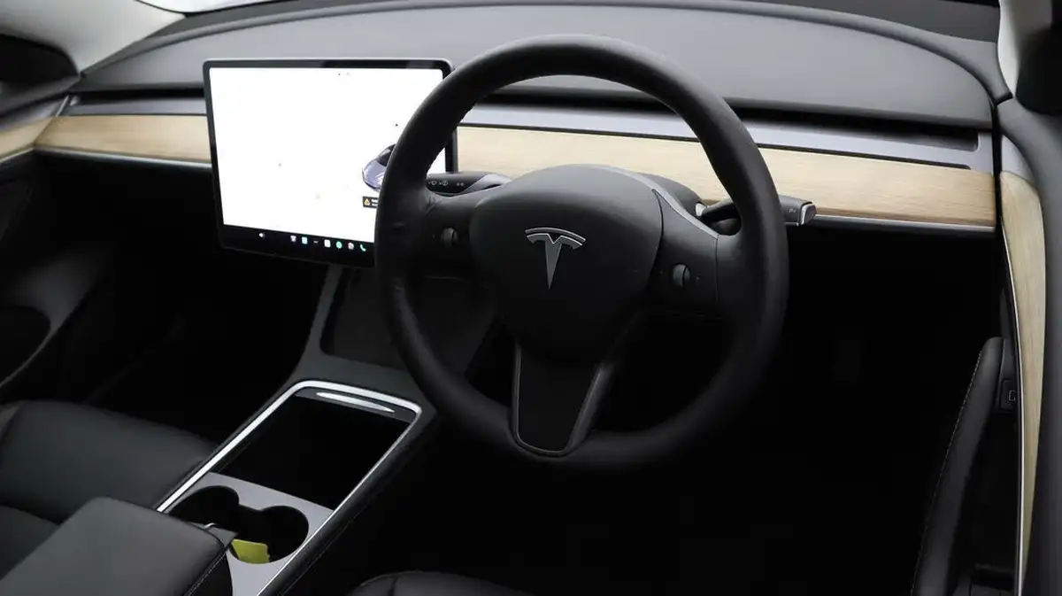 2021-tesla-model-3-e-long-range-awd-big-8