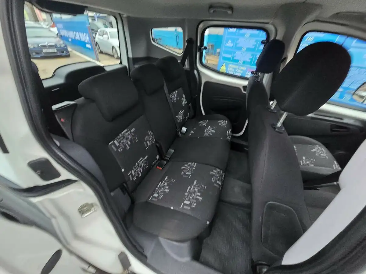 2011-fiat-qubo-big-26