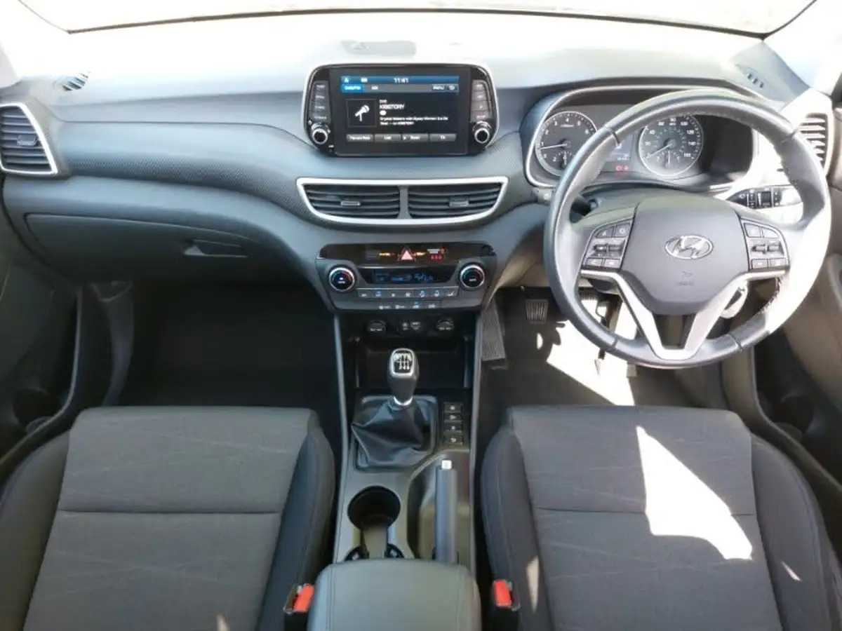 2019-hyundai-tucson-16-gdi-se-nav-big-2
