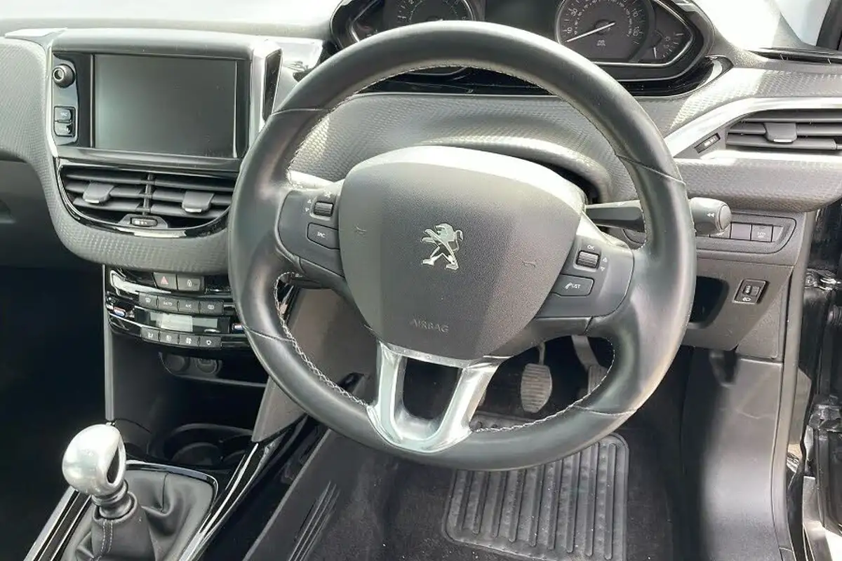 2019-peugeot-2008-suv-12-puretech-allure-premium-82bhp-big-32