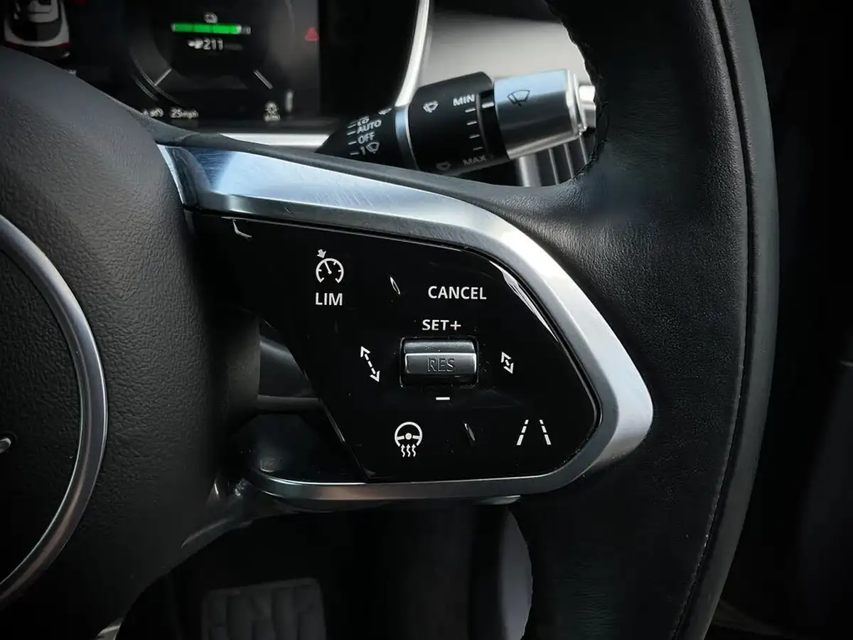 2021-jaguar-i-pace-ev400-black-big-25