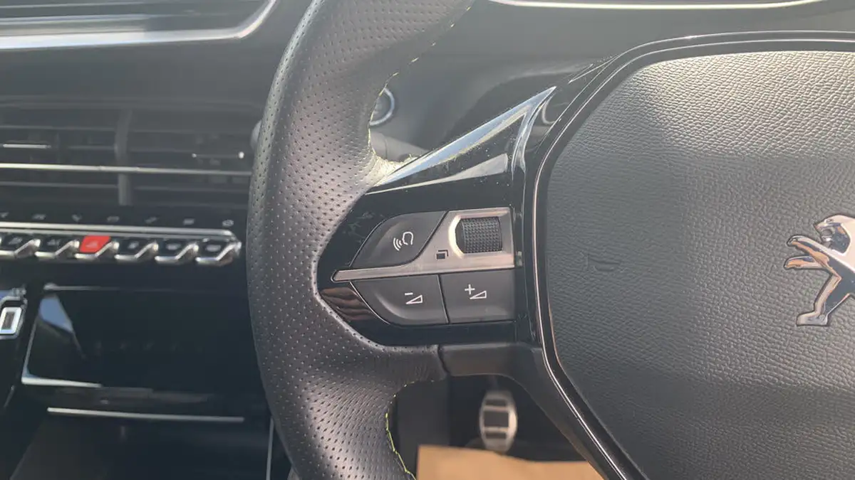 2021-peugeot-2008-suv-12-puretech-gt-big-22