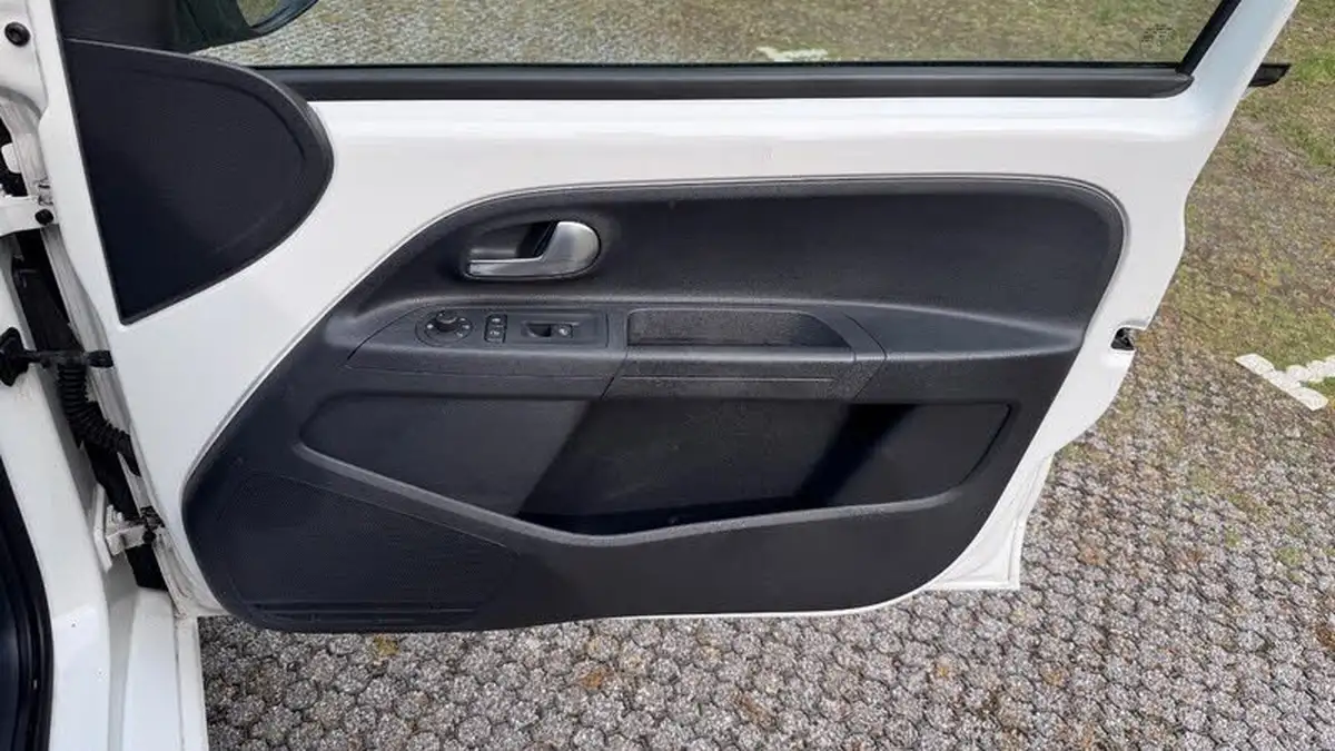 2012-volkswagen-up-10-high-up-5d-big-13