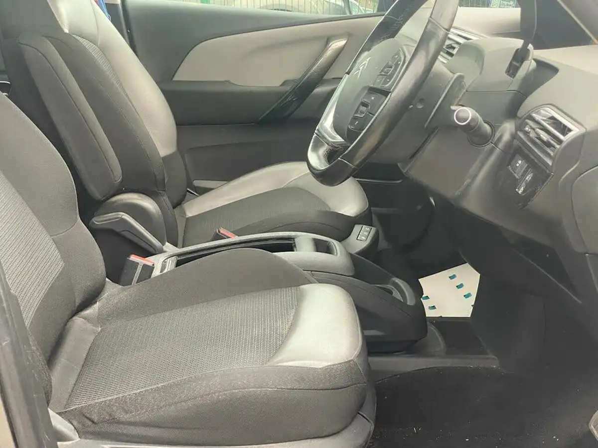 2015-citroen-grand-c4-picasso-16bluehdi-exclusive-eat6-big-8