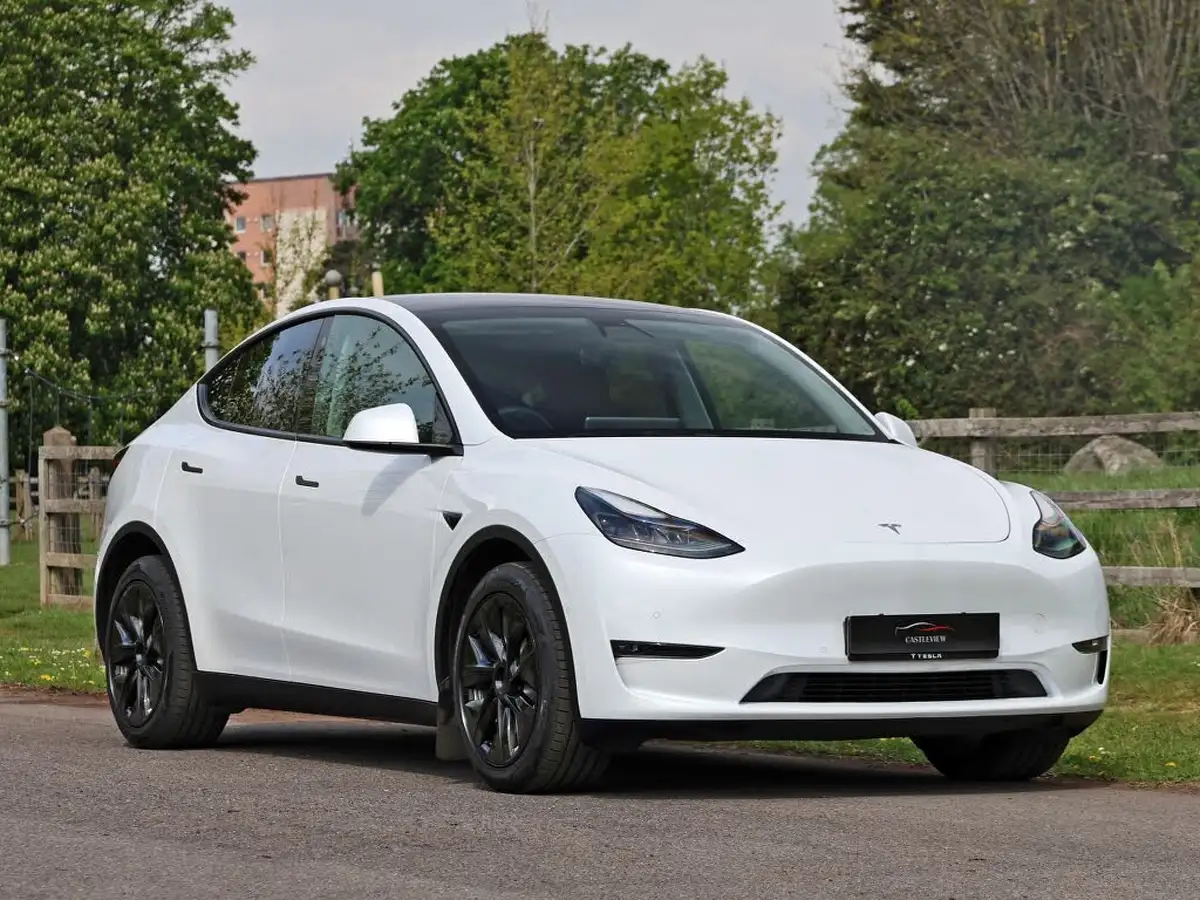 2022-tesla-model-y-e-long-range-big-64