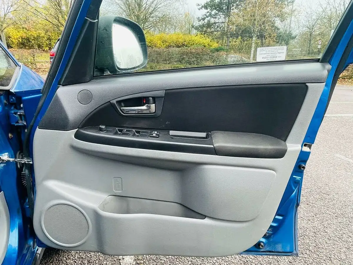 2009-suzuki-sx4-big-15