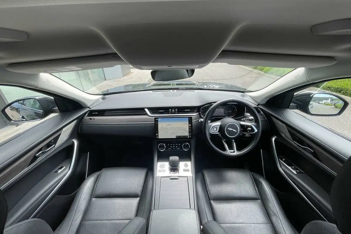 2021-jaguar-f-pace-20-d200-s-mhev-big-3