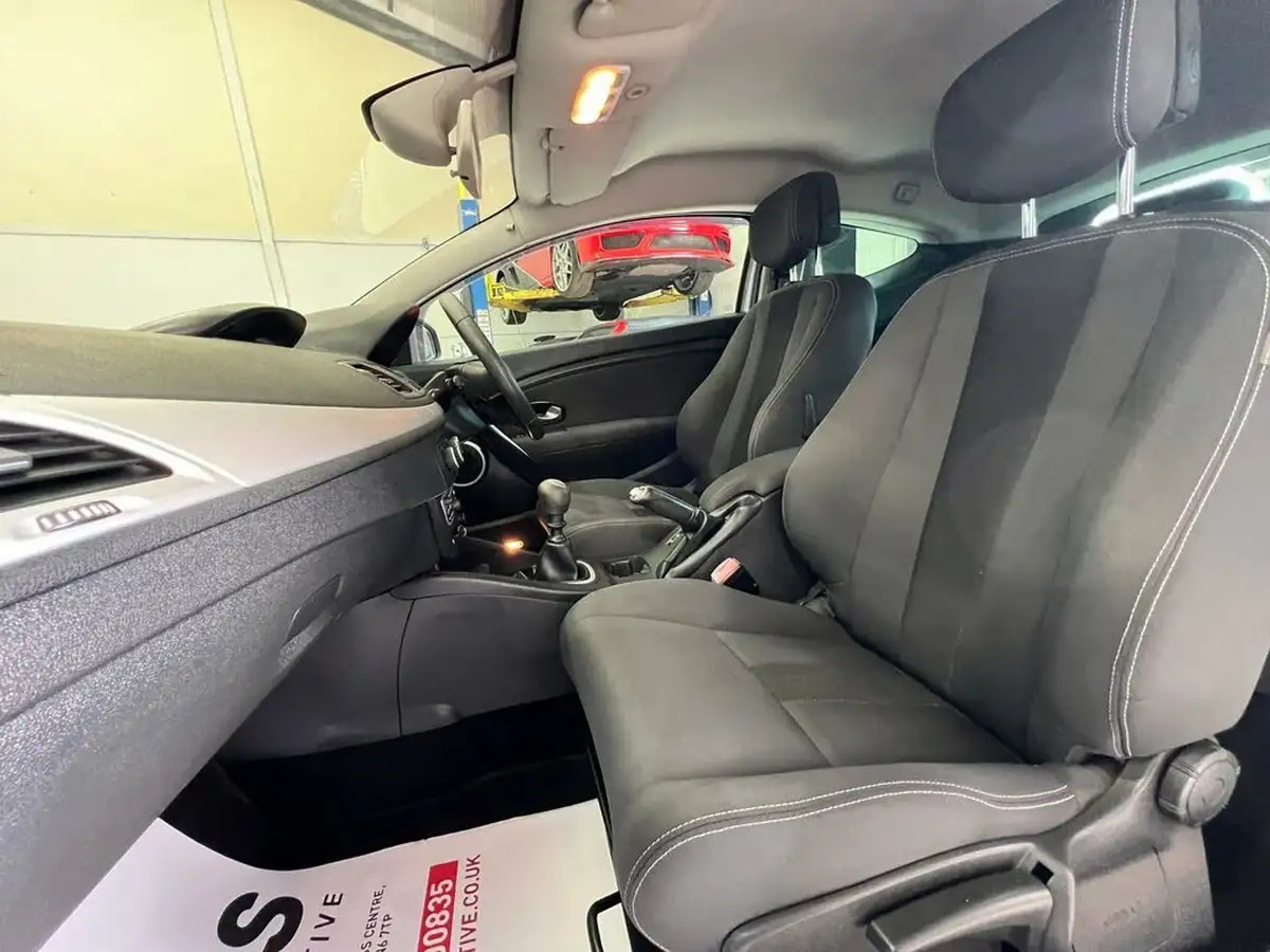 2009-renault-megane-15td-dynamique-106-coupe-2d-big-23