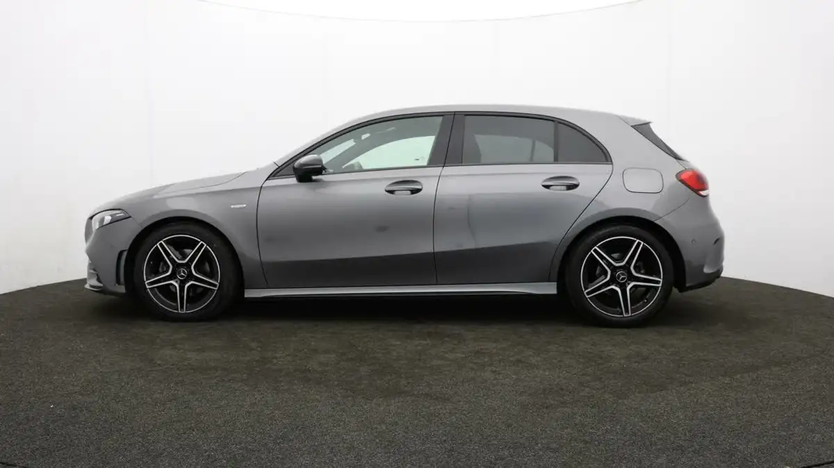 2022-mercedes-benz-a-class-13-a180-amg-line-executive-edition-hatchback-5d-7g-dct-big-3