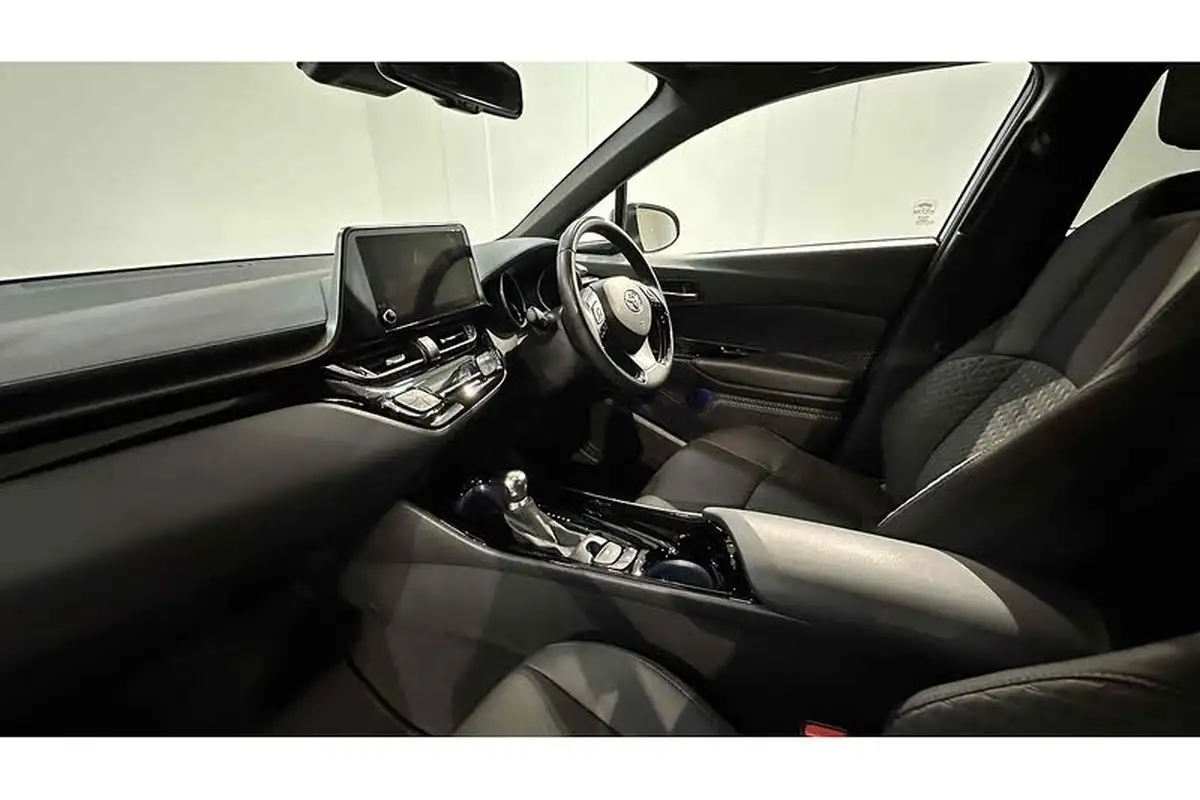 2022-toyota-c-hr-18-vvt-i-design-big-20