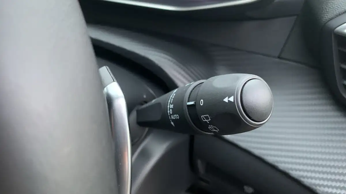 2023-peugeot-208-12-puretech-allure-premium-130ps-eat8-big-27