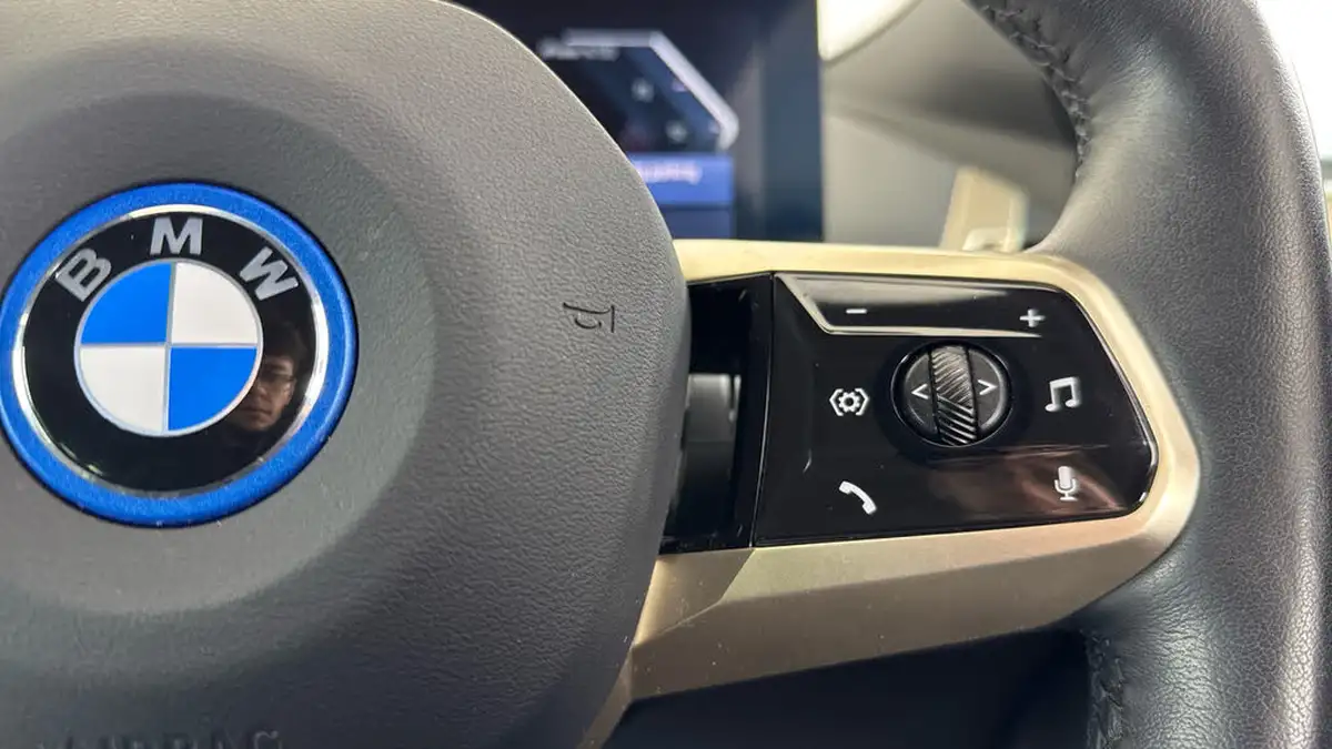 2022-bmw-ix-e-xdrive-40-m-sport-edition-big-20