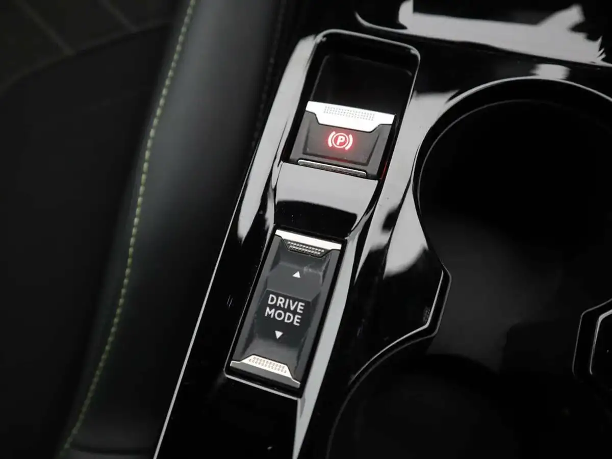 2021-peugeot-2008-suv-12-puretech-gt-premium-130bhp-eat8-big-31