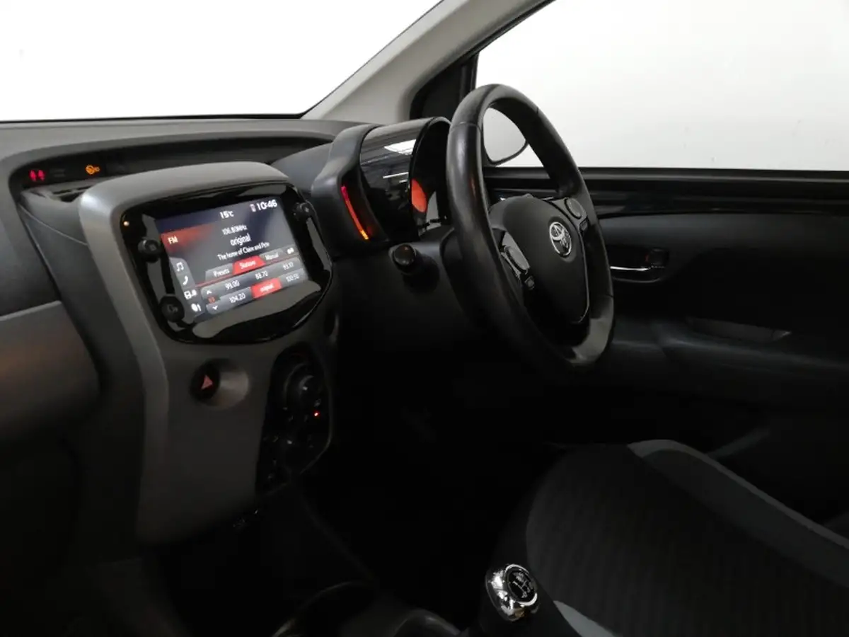 2019-toyota-aygo-10-vvt-i-x-play-big-4